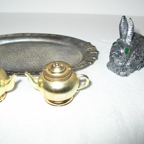 Vintage Assortment ~ Salt & Pepper Shaker, Rabbit, & OLD Tray ALL NICE!!! - Picture 2 of 8
